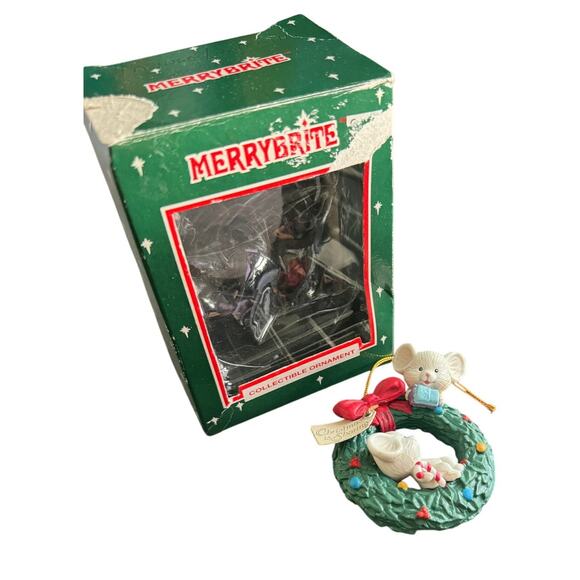 VTG 1992 Lustre Fame LTD Mouse Mice Christmas Is Sharing Ornament Wreath Bow - Picture 3 of 13